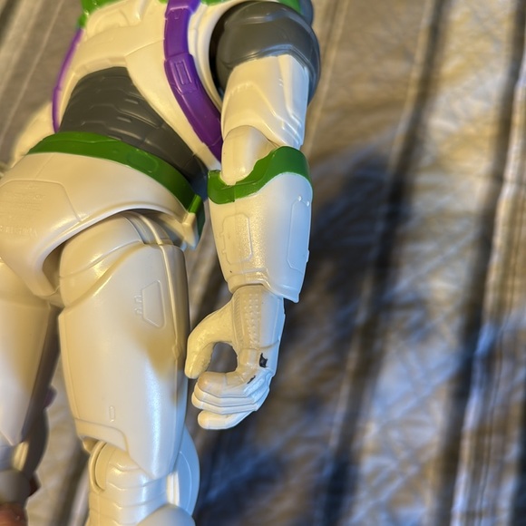 2 Disney Pixar Lightyear Buzz 2021 Kid Boy Action Figure Toys - Space Ranger - Picture 3 of 8